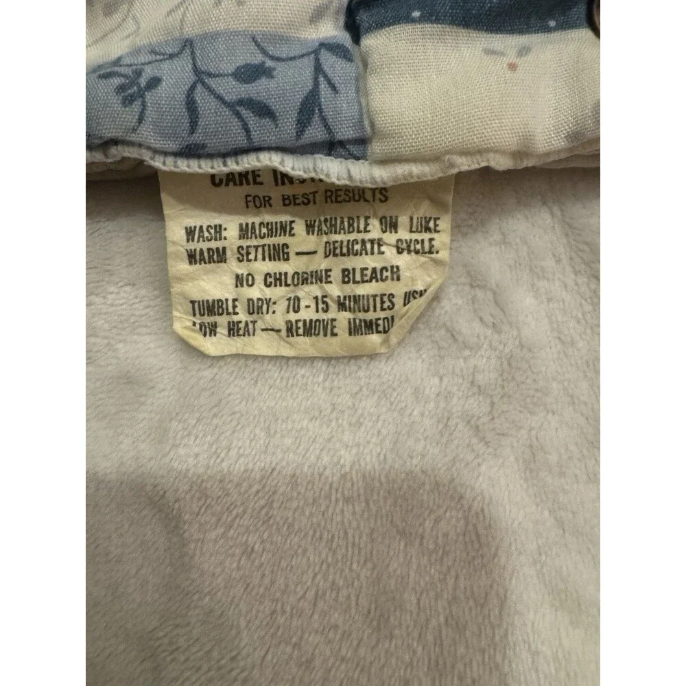 Snap on  Unbranded Patchwork Quilt / Jacket Size 52”X 70”